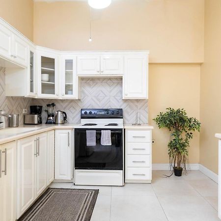 Choose To Be Happy At The Westbury - Two Bedroom Apartment Kingston Eksteriør bilde