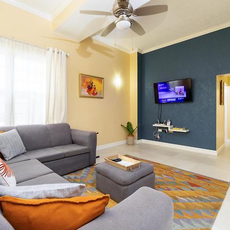 Choose To Be Happy At The Westbury - Two Bedroom Apartment Kingston Eksteriør bilde