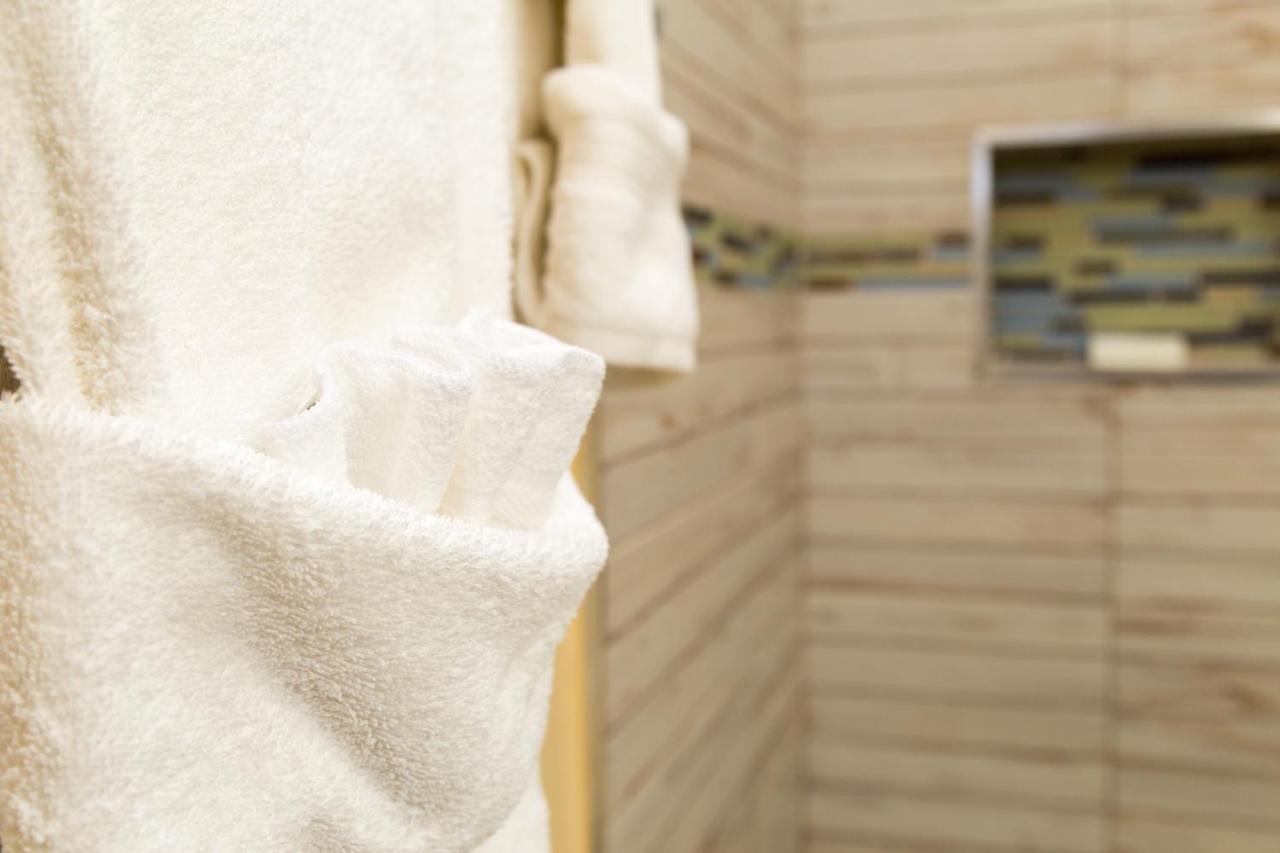 Choose To Be Happy At The Westbury - Two Bedroom Apartment Kingston Eksteriør bilde
